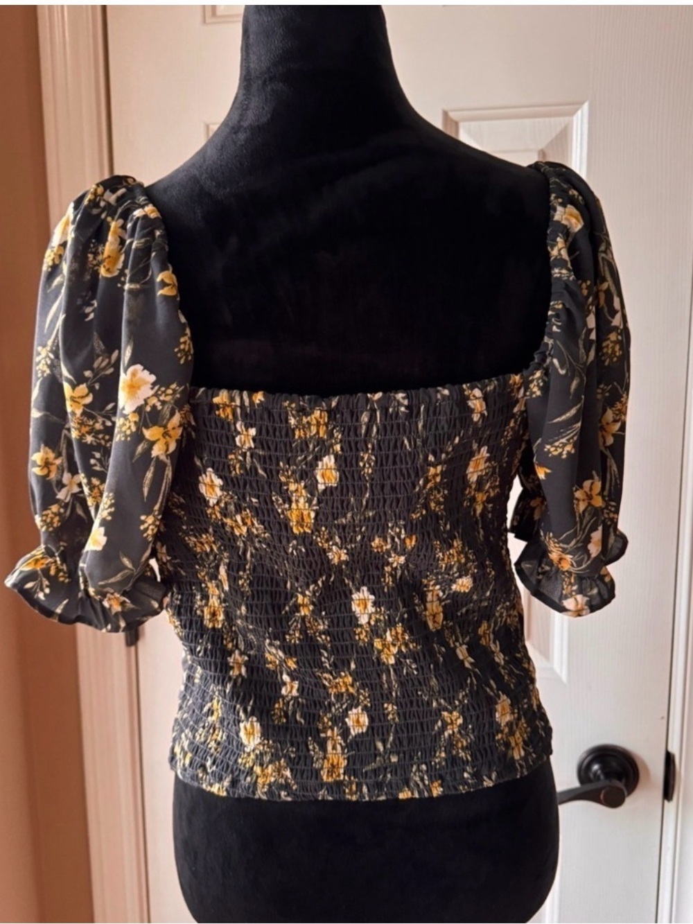 Abercrombie & Fitch Black Floral Sweetheart Puff Sleeve Crop Top - Picture 4 of 4